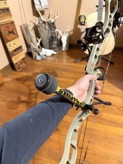 ’19 Prime Logic CT5 Compound Bow 65lb 28in Right Hand Beige Black w/ Accessories