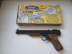 NOS VINTAGE BENJAMIN FRANKLIN MOD 137 PNEUMATIC AIR PELLET PISTOL W ORIGINAL BOX