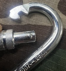 U.S. MILITARY ISSUED CARABINER CLIP 2007 25KN CLIMBING REPELLING GEAR NEW (E)