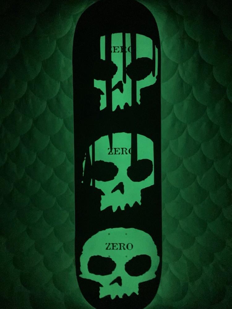 💀 ZERO x “3 SKULL BLOODY” Glow In The Dark Deck – 8.5” [ULTRA LIMITED RUN OF 5]
