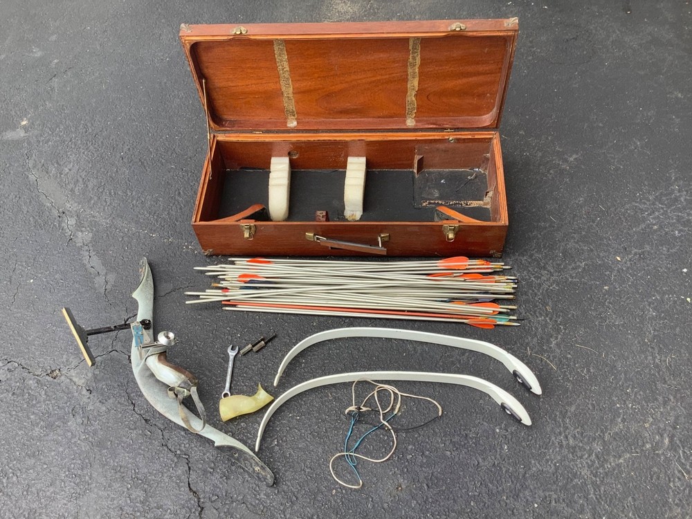 Vintage Takedown Recurve Target Bow Kit Metal Riser Limbs Arrows Wooden Case