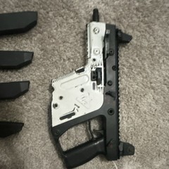 Krytac KRISS Vector AEG with 4 Magazines AIRSOFT
