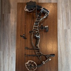 Hoyt VTM 31 Compound Bow Right Hand Bow Hunting 31in Gray/Black w/ CXS Sight