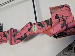 Hoyt Banshee Compound Bow 44in Pink Camo Hoyt USA Cobra Sight Rest Stabilizer