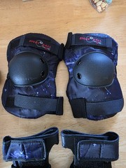 Wrist Knee Elbow Pads Multi Sport Eight Ball Kids 8+ Protective Pad Set Black