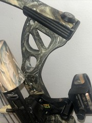 PSE Stinger NI Compound Bow 25-30″ DRAW 70# RIGHT HANDED