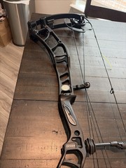 Elite Omnia Rh 70 Lb Compound Bow Black, New Winners Choice Strings.
