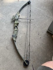 Vintage Bear Whitetail II Compound Bow 30″ Draw Length, 60# Draw, 38″ String