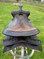 Used/vintage 15.5″ Simco dark tooled leather Western saddle w/semi bars US made