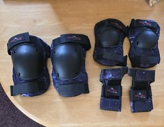 Wrist Knee Elbow Pads Multi Sport Eight Ball Kids 8+ Protective Pad Set Black