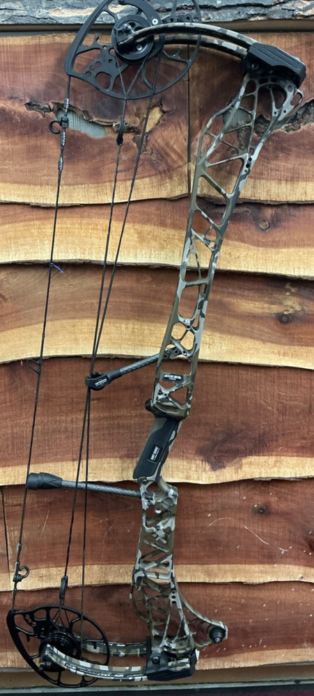 Mathews Lift X 33 Mossy Oak Bottomland Camo 28″D/L 70#D/W *Display Bow*