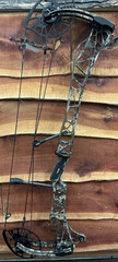 Mathews Lift X 33 Mossy Oak Bottomland Camo 28″D/L 70#D/W *Display Bow*