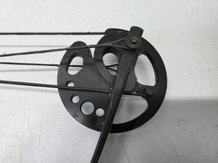 CAJUN SHORE RUNNER BOWFISHING BOW R/H ZEBCO REEL