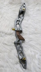 Akusta 25″ Fotron CNC Recurve Riser / Right Hand / Metal Gray