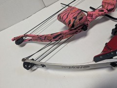 Hoyt Banshee Compound Bow 44in Pink Camo Hoyt USA Cobra Sight Rest Stabilizer