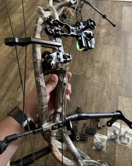 Hoyt Carbon Element G3; RH, 60-70lb. 28.5”; 29”, 29.5”; 30” DL; RKT; NEW String.