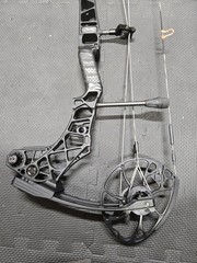 Mathews VXR 28 w Custom Strings