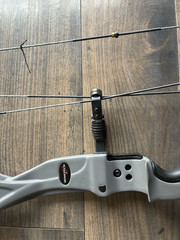 BOWTECH CARBON ONE RH 25.5-30.5″ 60-70# SMOKE GREY