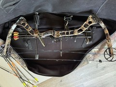 G5 Quest Rogue, RH, 26-30.5in DL, 40-70lbs, Mossy Oak, with release, Bag, arrows