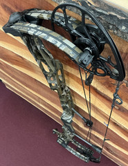 Mathews Lift X 33 Mossy Oak Bottomland Camo 28″D/L 70#D/W *Display Bow*