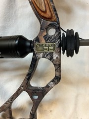 Used Elite Energy 32 70# RH Compound Bow 29” With Accessories