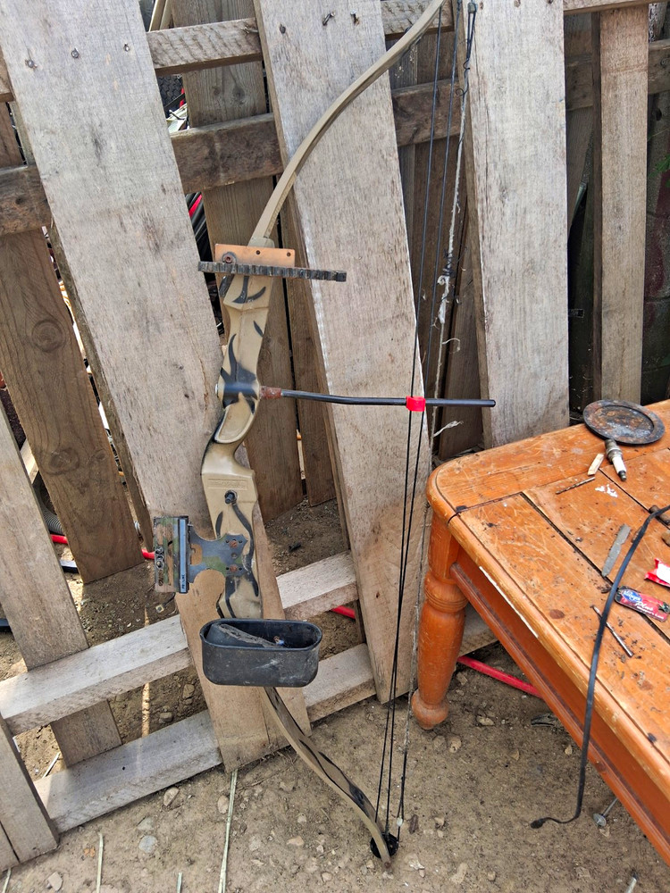 Hoyt USA Left Hand Hunting Recurve Bow 62in Aluminum 35-50lb 29-31in