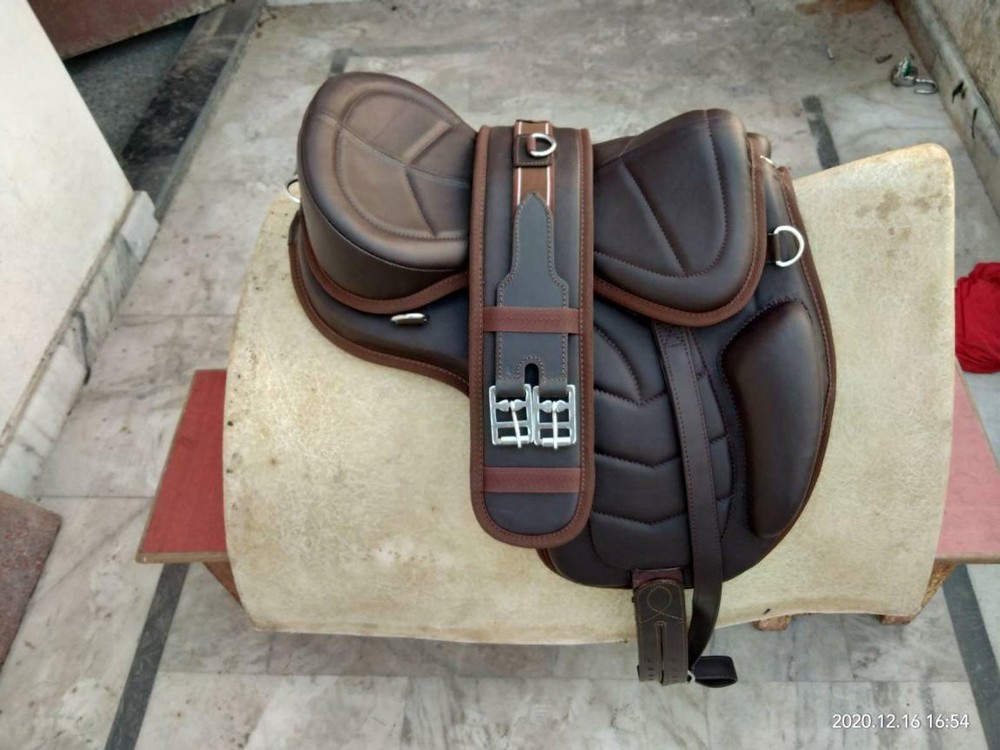 Leather Saddle Freemax Treeless Leather Saddle In Brown and black