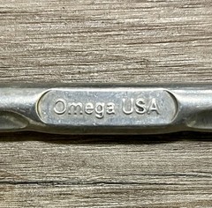 Vintage Omega Pacific USA Carabiner Aluminum Screw Lock Clip 31 Kn D Shape