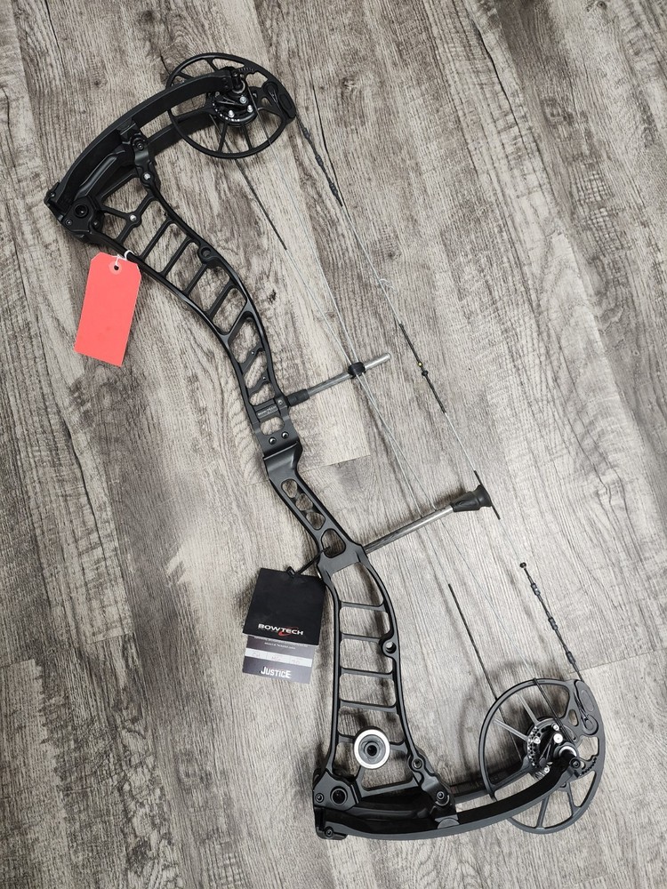 Bowtech Justice – Right Hand – 25.5-31″ draw – 60-70LBS – Black