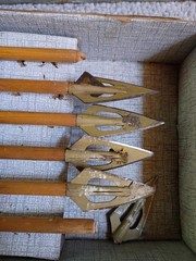 Vintage Broken/Parts Fred Bear Wood Arrows & Razor heads In Box