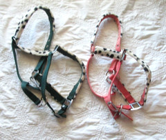 SET OF 2 FLEECE COW PRINT HALTERS, GREEN AVERAGE SIZE, PINK COB SIZE
