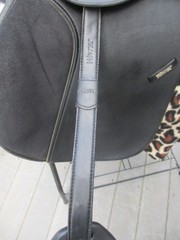 16.5» Med Wintec 250 Adjustable English A/P Saddle, Wintec Webbers & compositi