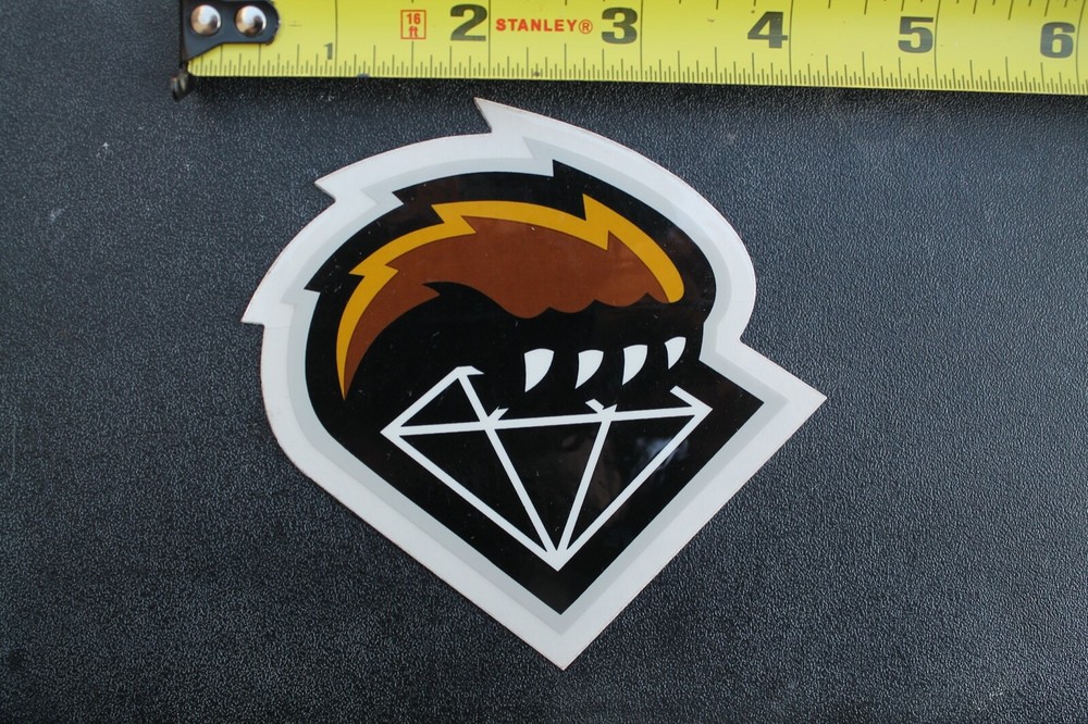 Diamond Supply Clothing Grizzly Bear Claw OG Z34A Vintage Skateboarding STICKER