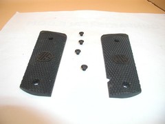 SIG SAUER 1911 Air Pistol – Grips Black Plastic w/ Screws
