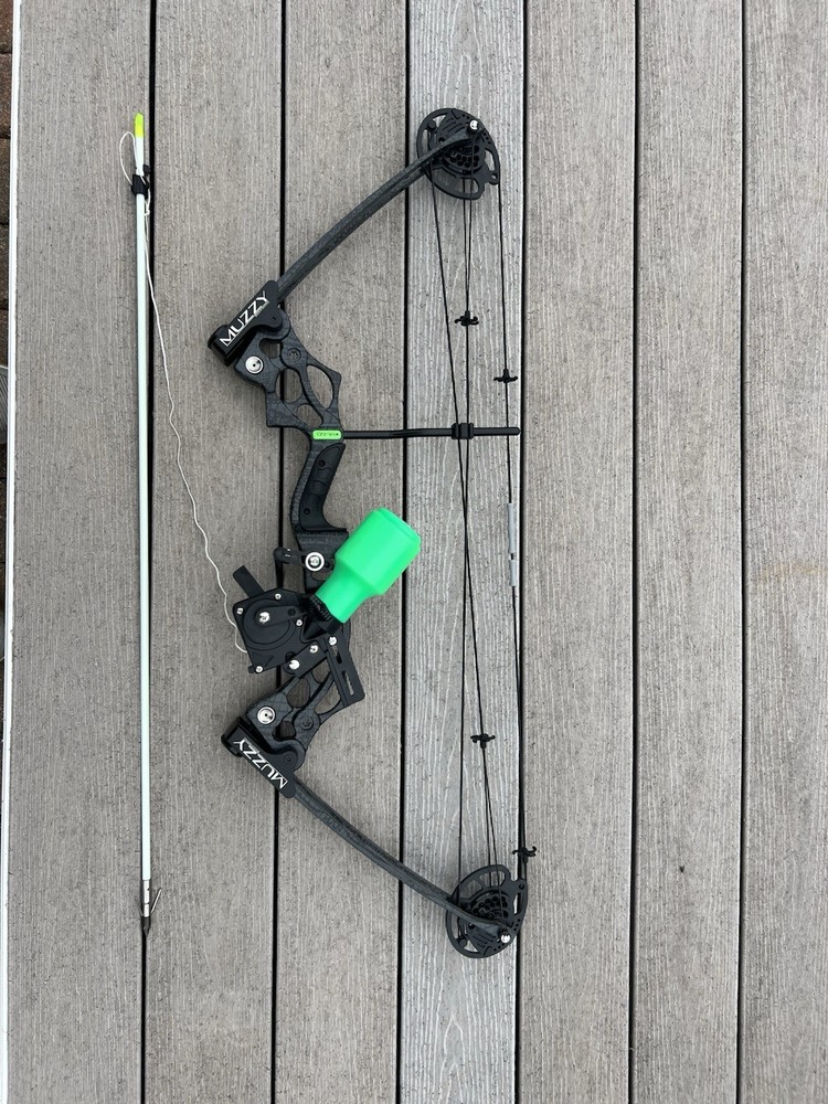 Muzzy Bow Fishing Vice V2 Bow And Bottle Reel Kit – Right Hand