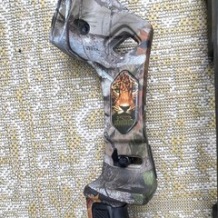 Martin Archery recurve Bow Black/Camo 30lb 28in w/ Hard Case & Arrows