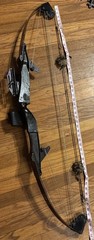 Vintage Bear Whitetail Hunter Compound Bow 50 Inch With Camo Holder Zip Bag