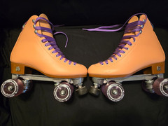 Moxi Beach Bunny Roller Skates Peach Blanket Size 8 Quad Skates Purple Wheels