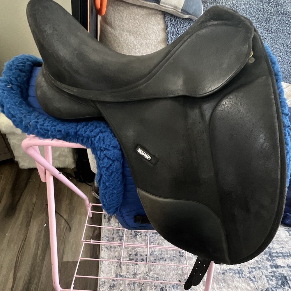 Wintec 17 in Isabella Werth Black Dressage Saddle with CAIR System