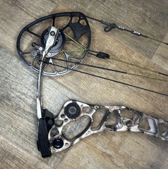 Mathews Halon 32 6 Compound Bow, Hunt Ready, Complete, Extras, LH 60-70lbs