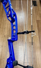 Elite Echelon 37 RH 50-60# 29.5” Mod Target Blue V Grip 75-90% Let Off