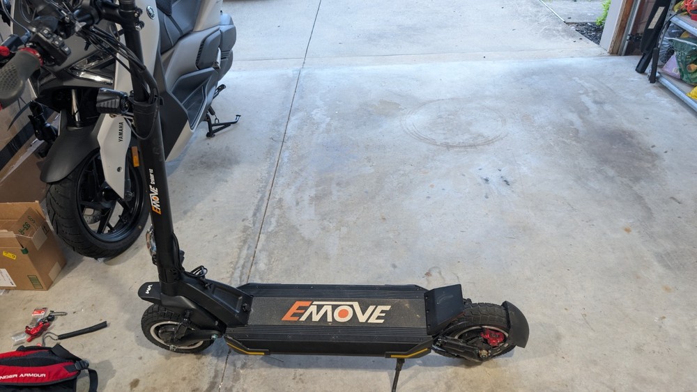 EMOVE Cruiser V2 60V 62-Mile Long-Range Scooter