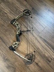 Mission Craze Youth Compound Bow, Camouflage, 15-70 lb, 19-30″ DL, 28″