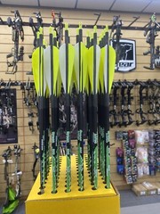 Greenacres 1 dozen Premium Spine Aligned Carbon Arrows by Victory w/ 4»Feathers