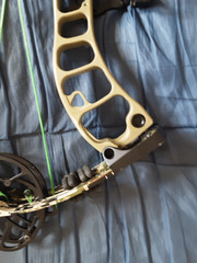 Prime Logic CT3 Compound Bow RH 29″ 60# 335fps EXTRA CAMS INCLUDED!