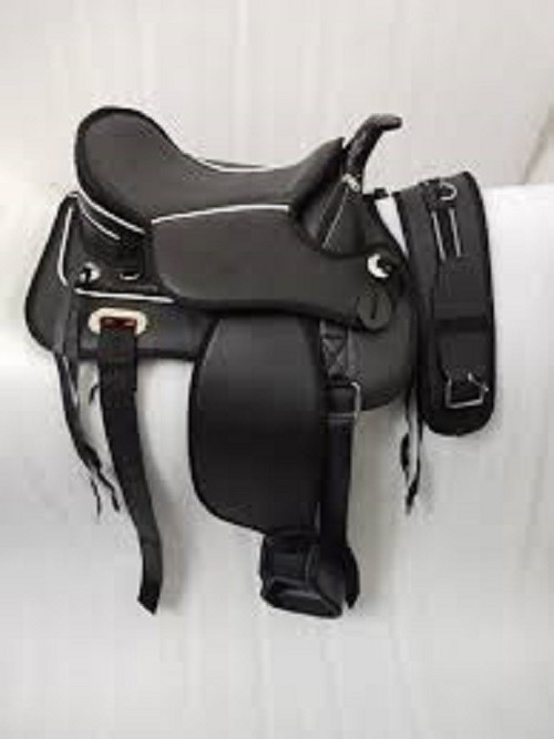 Black Western Treeless Saddle – Synthetic – Lightweight & Comfortable
