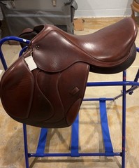 M toulouse monoflap saddle, 17.5 in saddle, medium tree.
