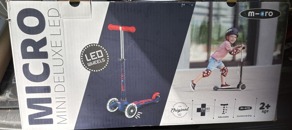 Micro Mini Deluxe LED Wheels Scooter Swiss-Designed, Navy Blue Ages 2-5 NEW