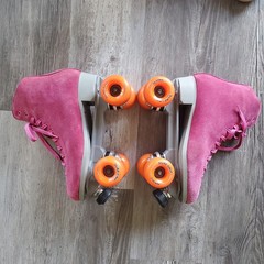 Sure-Grip Boardwalk Outdoor Quad Roller Skates Pink Suede Womens Sz 10-Mens 8.5