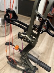 Bear Archery Escalate 70lbs Rt hand